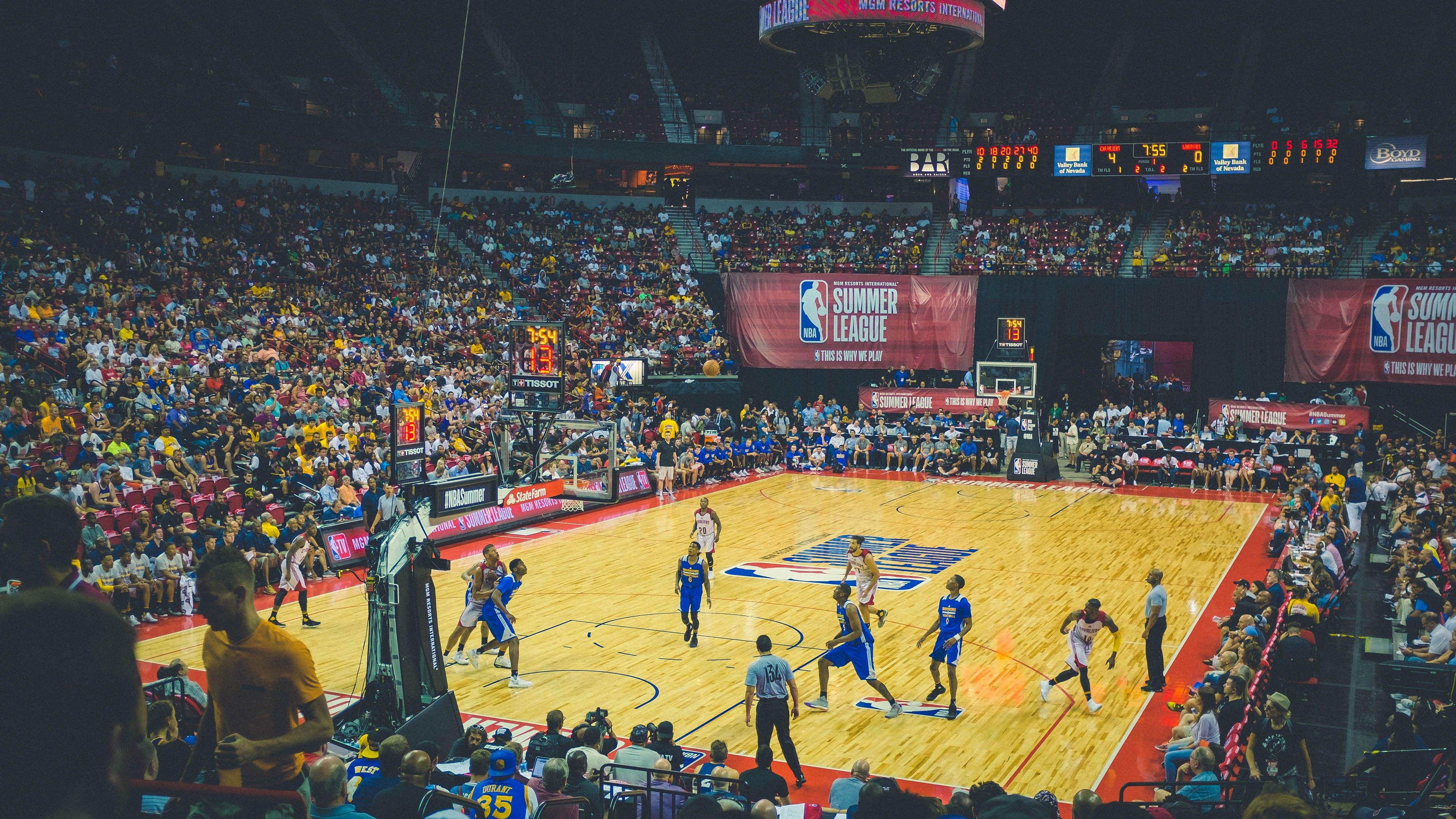 击剑健儿军训淬火 意志如锋剑指巴黎