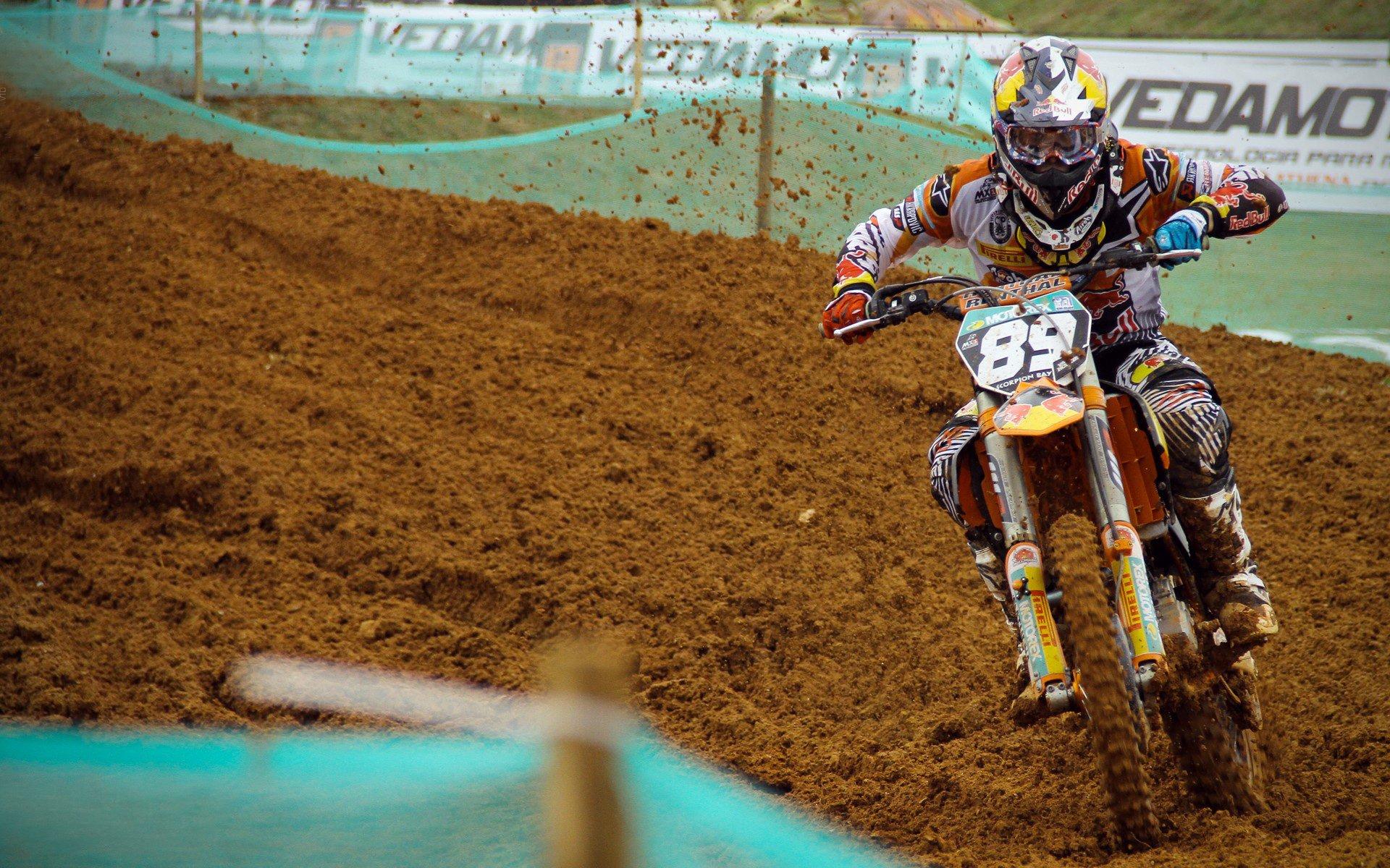 国王与猛龙交易谈判引关注，萨博尼斯或成筹码，巴雷特成国王新目标