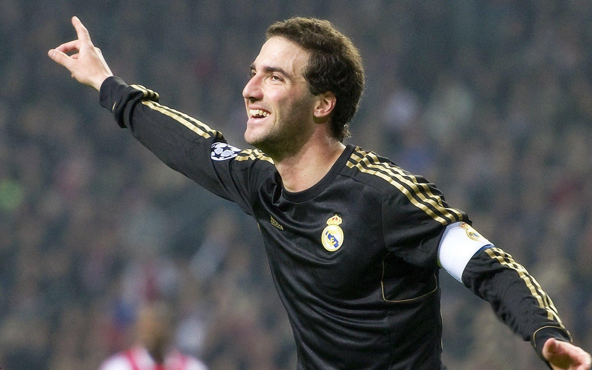 红牛中场双星回归在即！韦德拉奥果伤愈满血，亨里希斯参与合练提振莱比锡战力